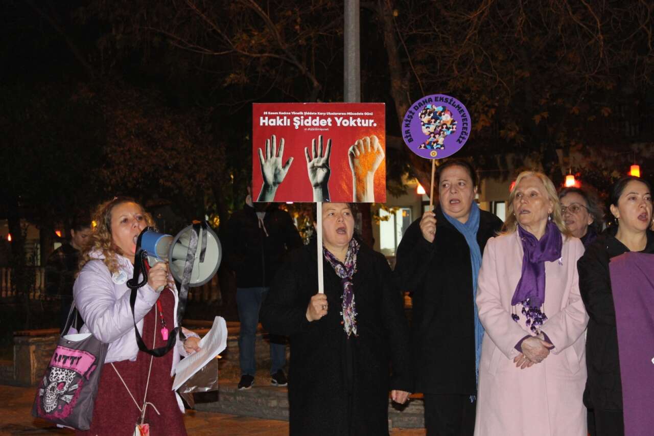 Menteşe Kadın Platformu, 25 Kasım’da Sokakları Doldurdu: “Dünya Yerinden Oynar, Kadınlar Özgür Olsa!” 23